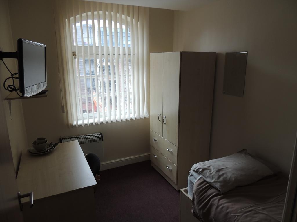 Arena House Liverpool Room photo